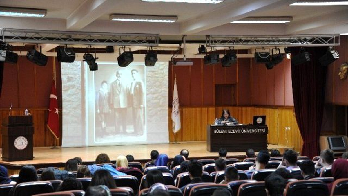 Beü\'de "Mehmet Akif ve İstiklal Marşı" Konferansı Yapıldı