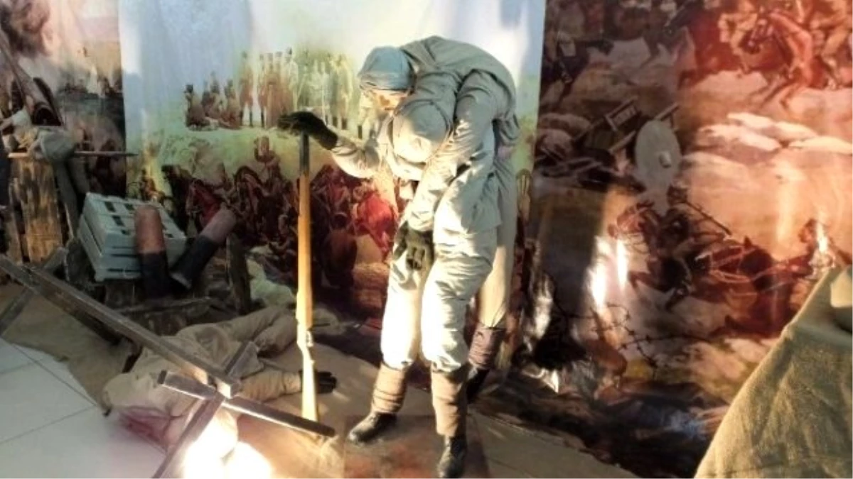 Burhaniye\'de Öğrenciler Gezici Çanakkale Müzesini Ziyaret Etti