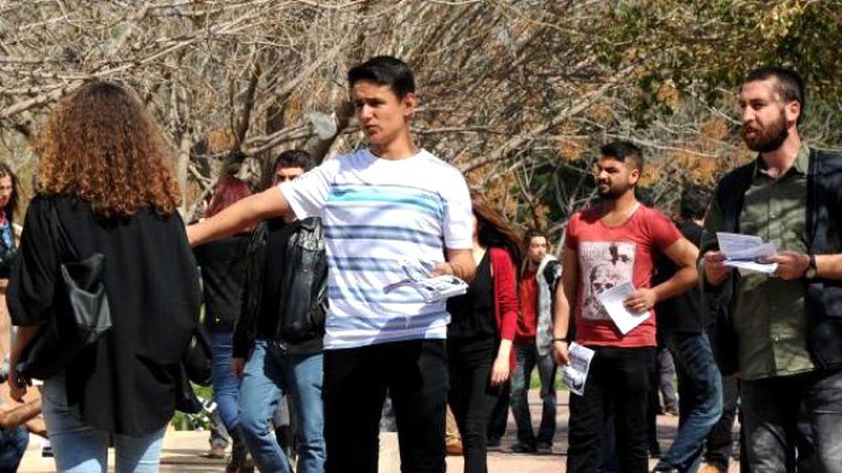 Çevik Kuvvet, Halay Çeken Öğrencilere Sırtını Döndü