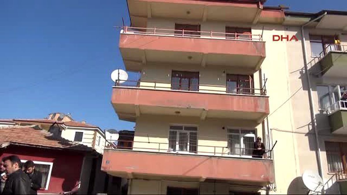 Çorum\'da Tüfekle Ev Basan Liseli Genç, Kızın Annesini Başından Vurdu