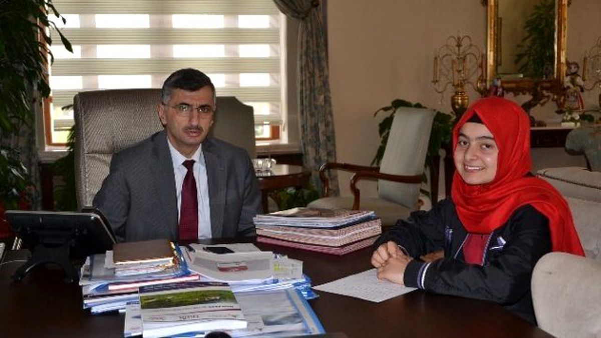 Dönem Ödevini Vali ile Birlikte Yaptı