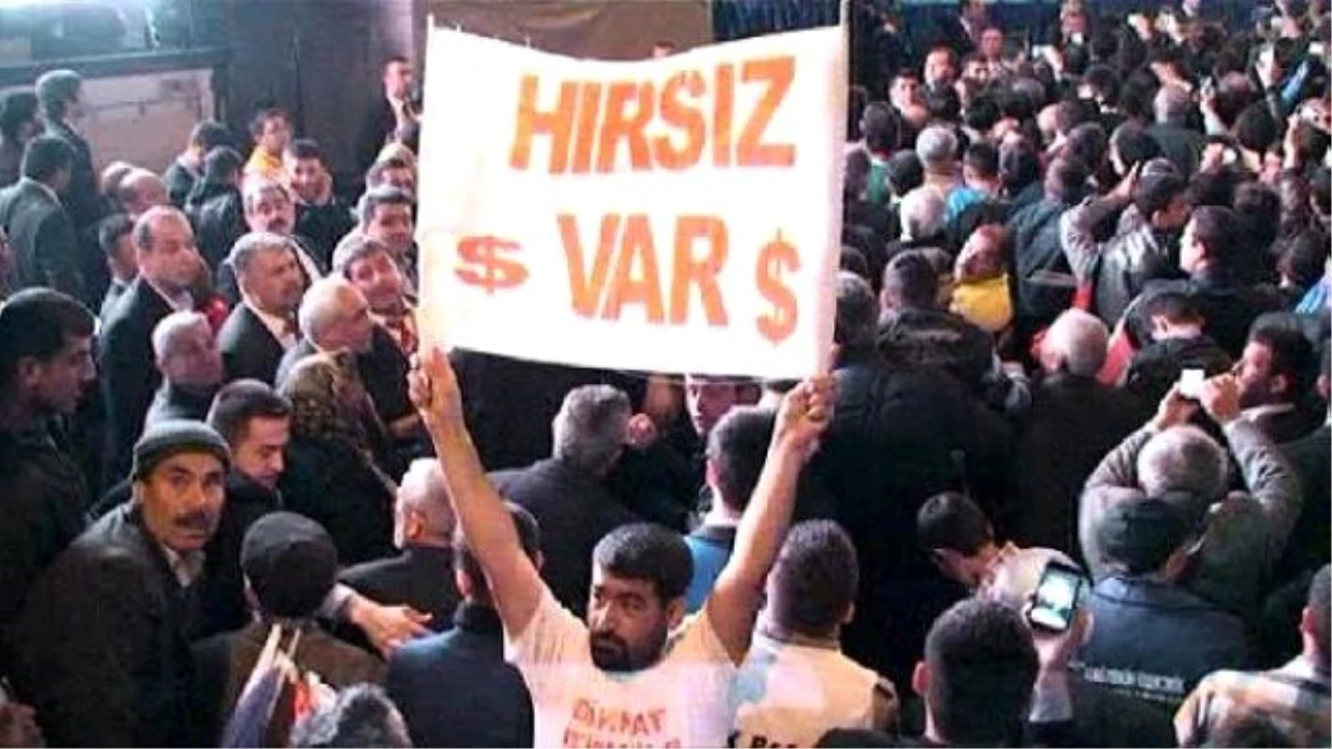 "Hırsız Var" Pankartı Açan Şahıs, "Polis İşkencesini" AYM\'ye Götürüyor