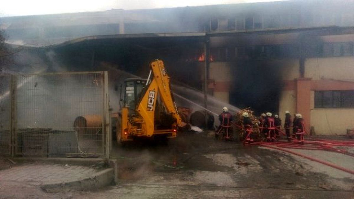 Esenyurt\'ta Fabrika Yangını