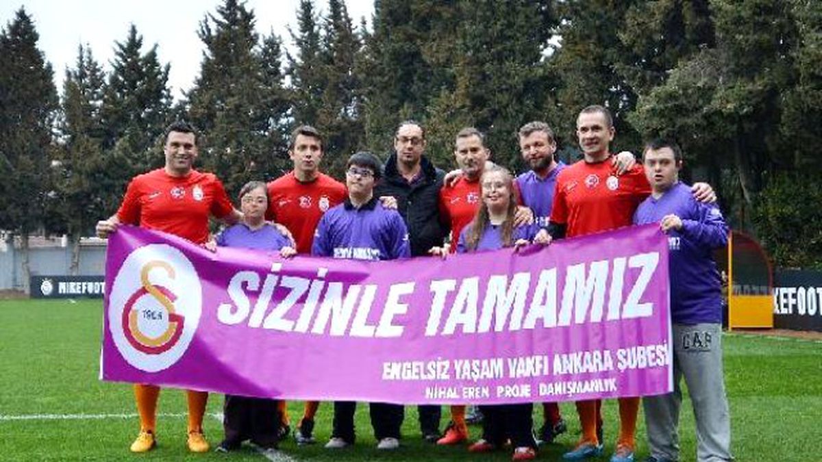 Galatasaraylı Eski Futbolcular, Down Sendromlu Çocuklarla Maç Yaptı