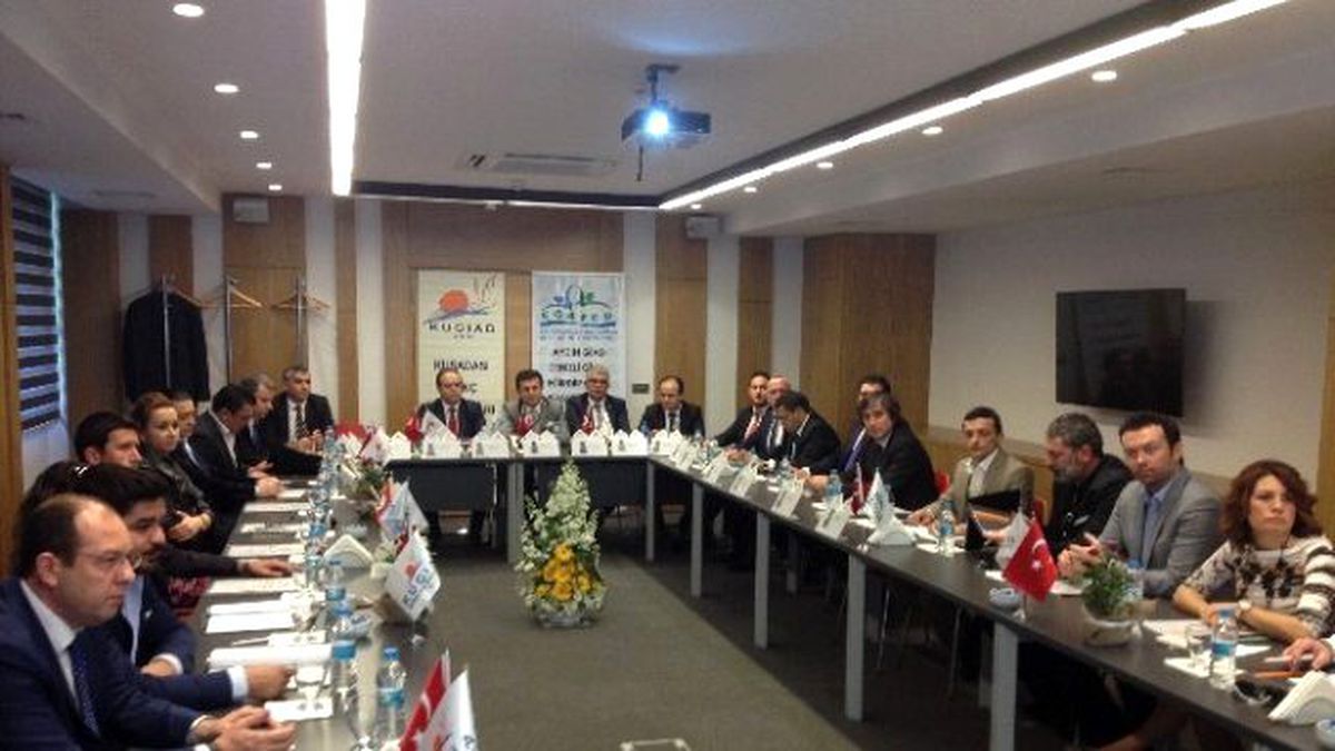 Genç İşadamları Kuşadası\'nda Buluştu
