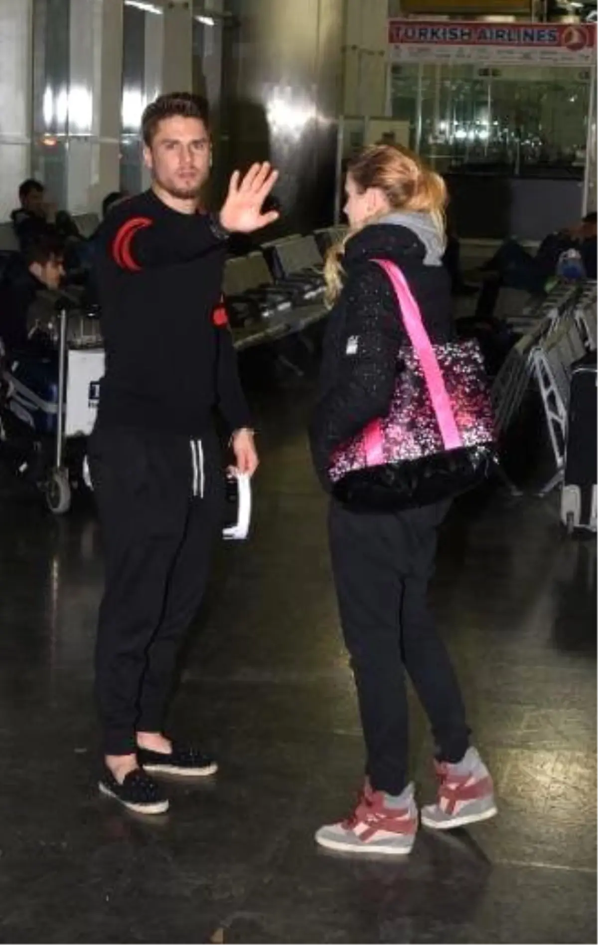 Gizem Karaca Survivor\'daki Sevgilisi İçin Destek İstedi