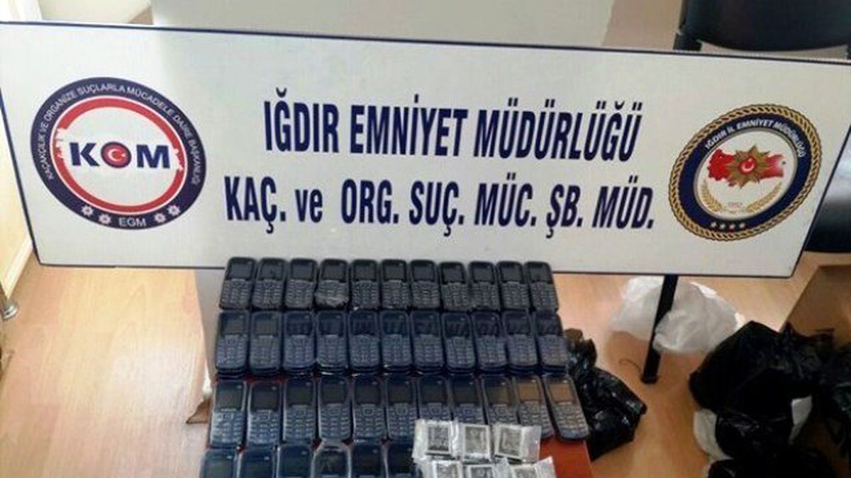 Iğdır\'da Gümrük Kaçağı 61 Cep Telefonu Ele Geçirildi