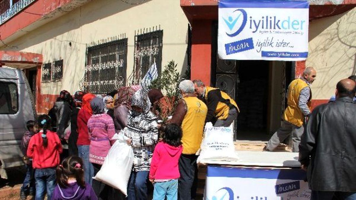 İyilikder\'den Kobanili 500 Aileye Gıda Yardımı