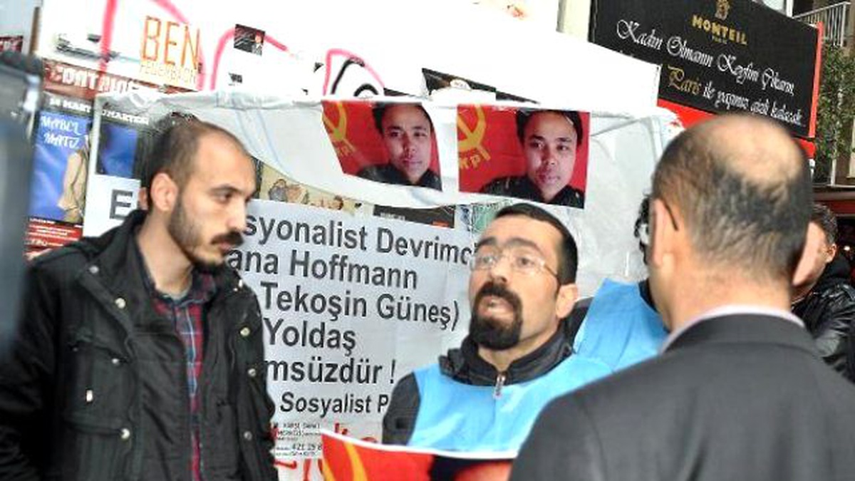İzmir\'de, 4\'ü Cumhurbaşkanı Erdoğan\'a Hakaretten 15 Kişi Gözaltına Alındı