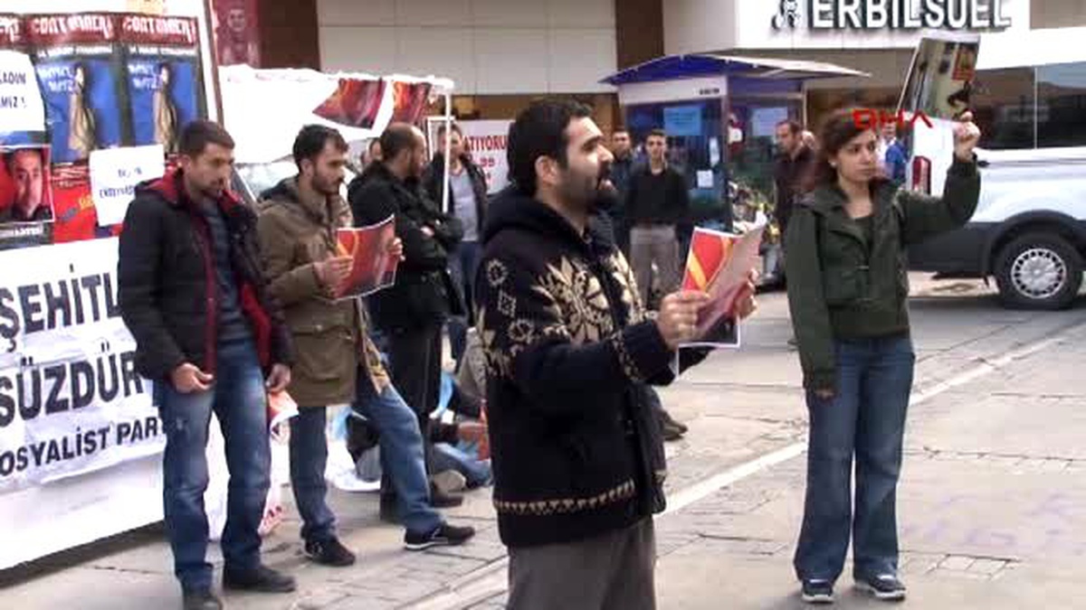İzmir\'de, 4\'ü Cumhurbaşkanı Erdoğan\'a Hakaretten 15 Kişi Gözaltına Alındı