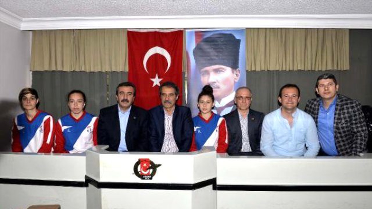 Kadın Futbolcular \'Kadınlar Gününde\' Yedikleri Dayağı Anlattı
