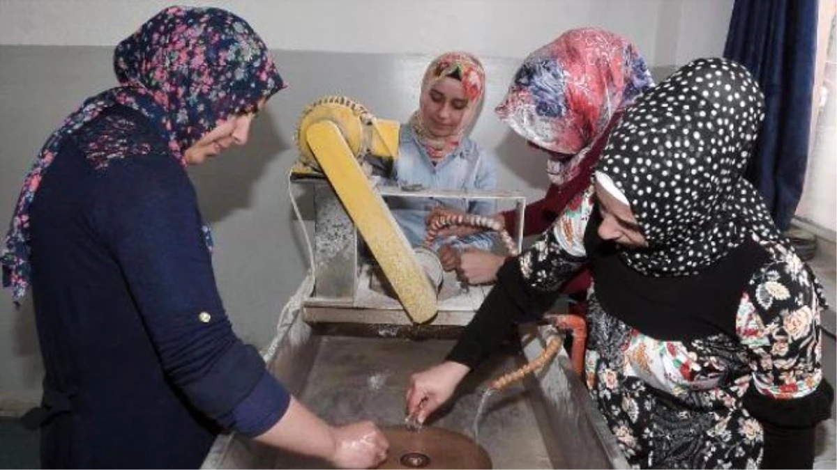 Yozgat\'ta Kadınlar Ekmeğini Taştan Çıkartıyor