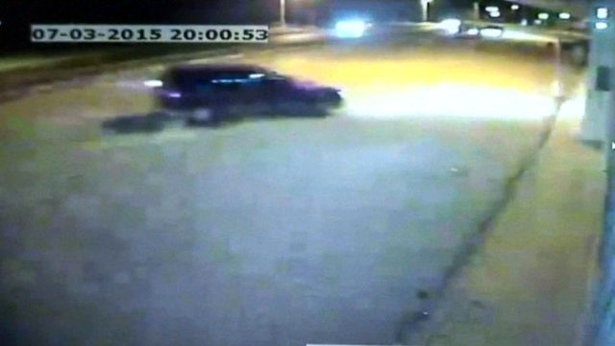 Kontrolden Çıkan Otomobil İş Yerine Girdi