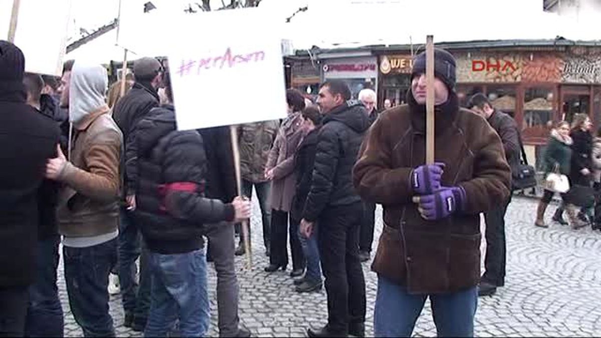 Kosova\'da Eğitimde Torpil Protestosu