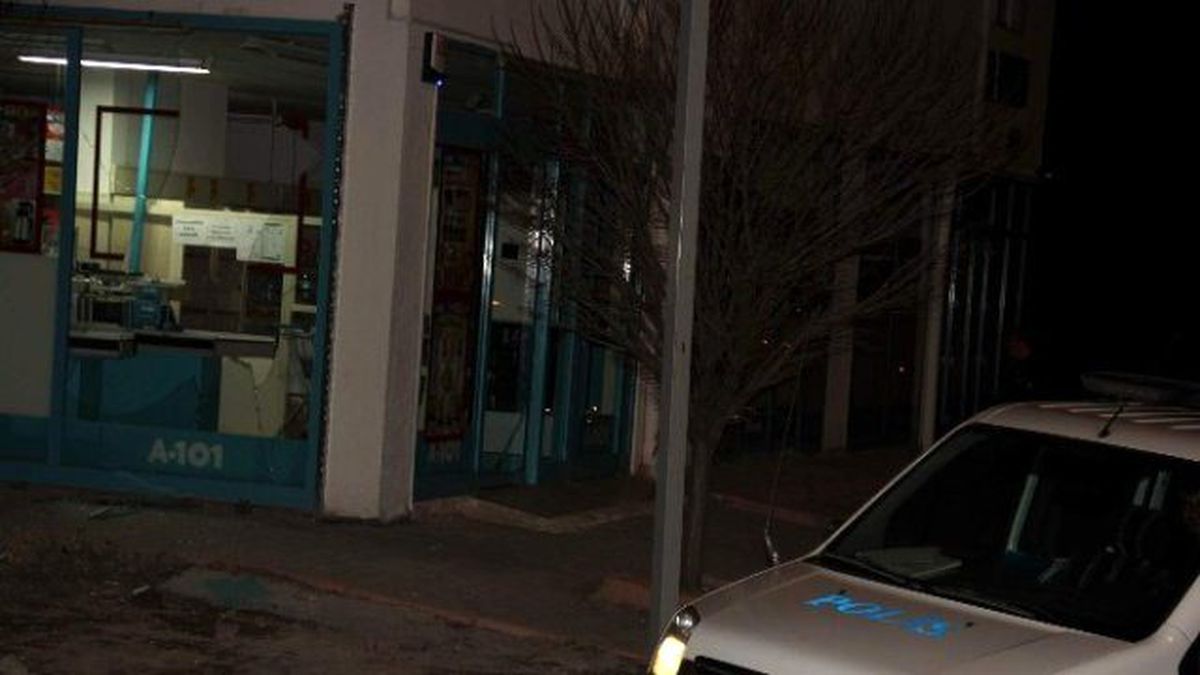 Marketin Camını Kırıp Televizyon Çaldılar