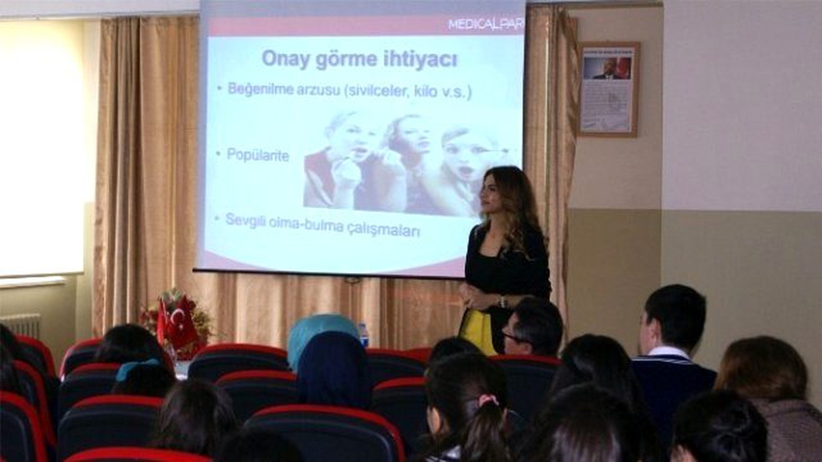 Medical Park\'tan \'Ergenlik\' Semineri