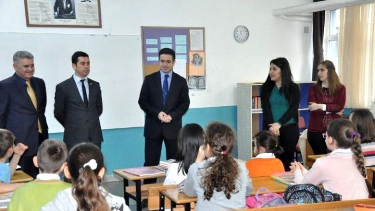 Memiş\'in Okul Ziyaretleri Devam Ediyor