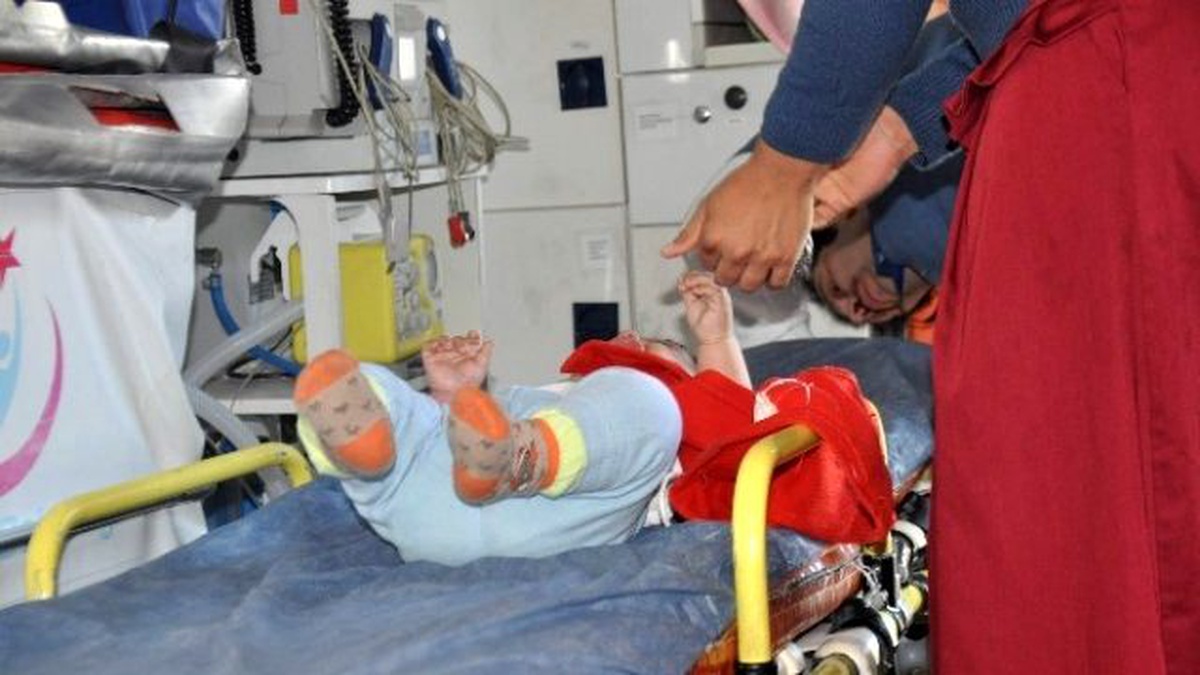 Kahta\'da Merdivenden Yuvarlanan Çocuk Ağır Yaralandı