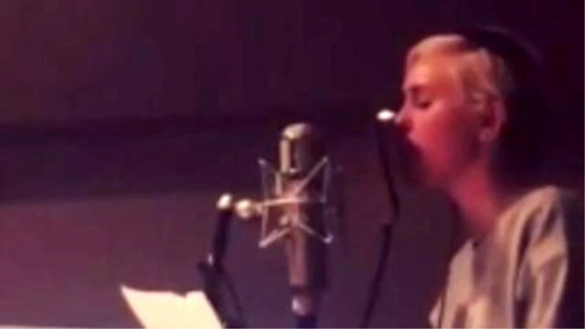Miley Cyrus Posts Clip Of New Song On Instagram
