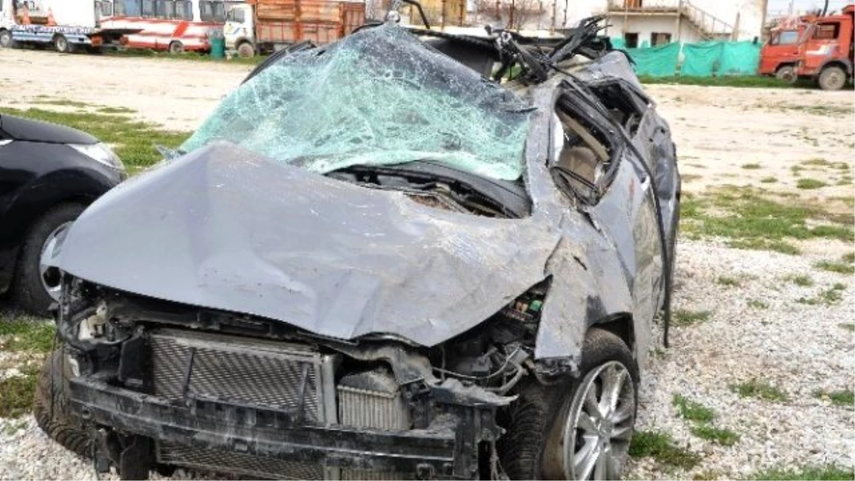 Konya\'da Otomobil Takla Attı: 1 Ölü, 1 Yaralı