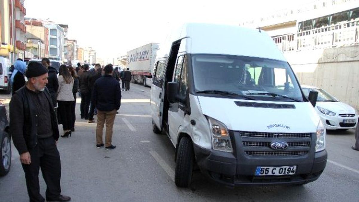 Polis Aracı Kaza Yaptı