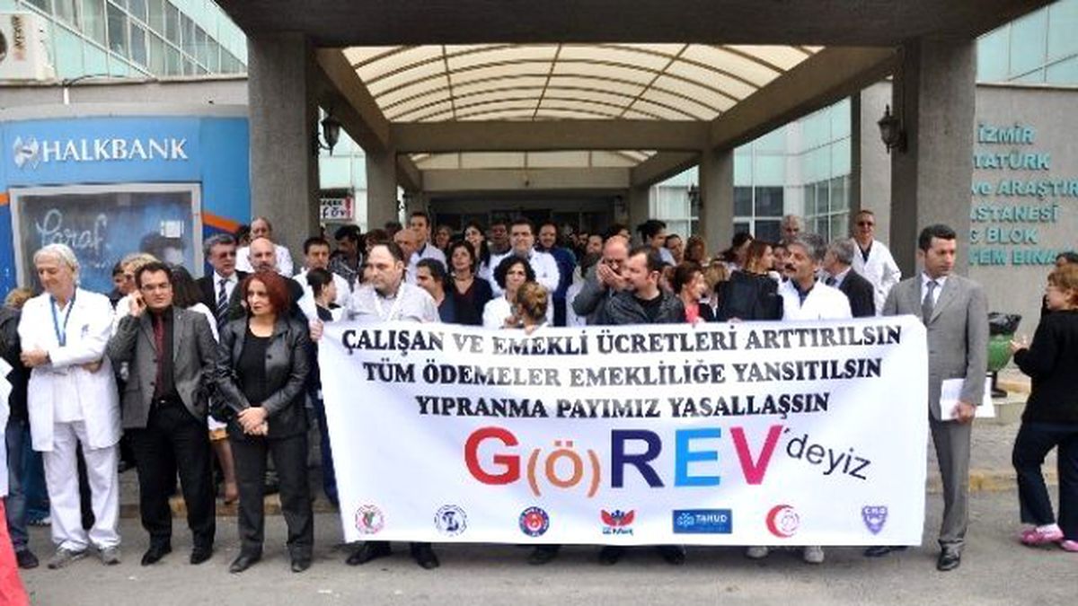 Sağlık Çalışanları İş Bırakıyor