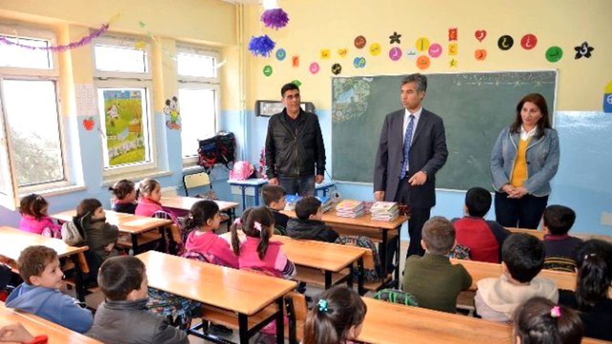 Suriyeli Çocuklara Kırtasiye Yardımı