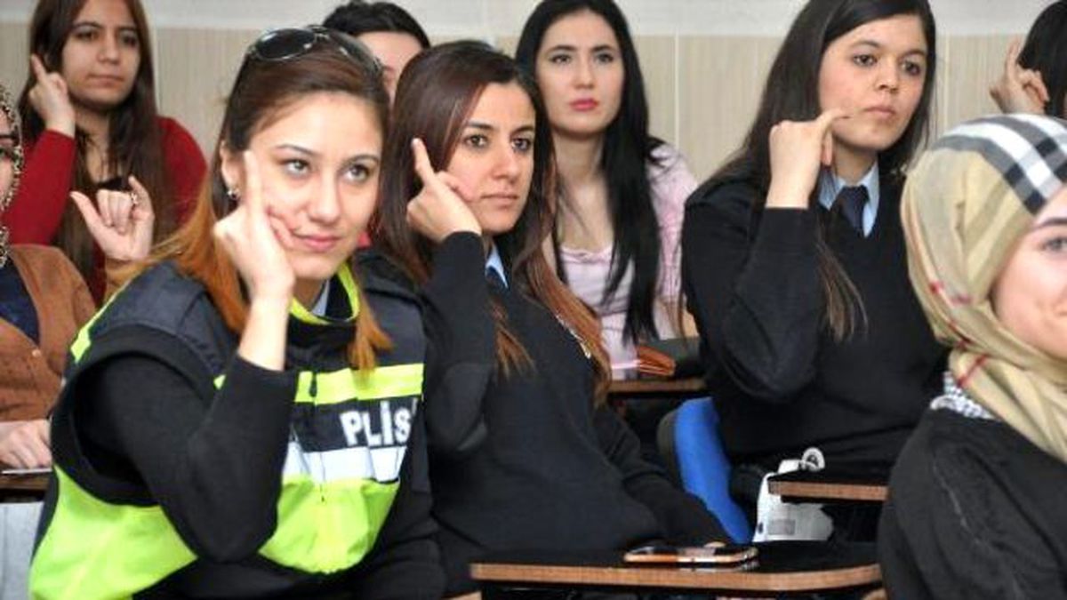 Trafik Polisleri, \'İşaret Dili\' Kursunda