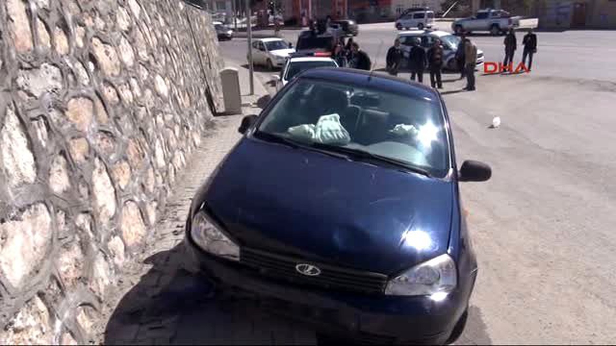 Tunceli Otomobil Kaldırımdaki Yayalara Çarptı 4 Yaralı