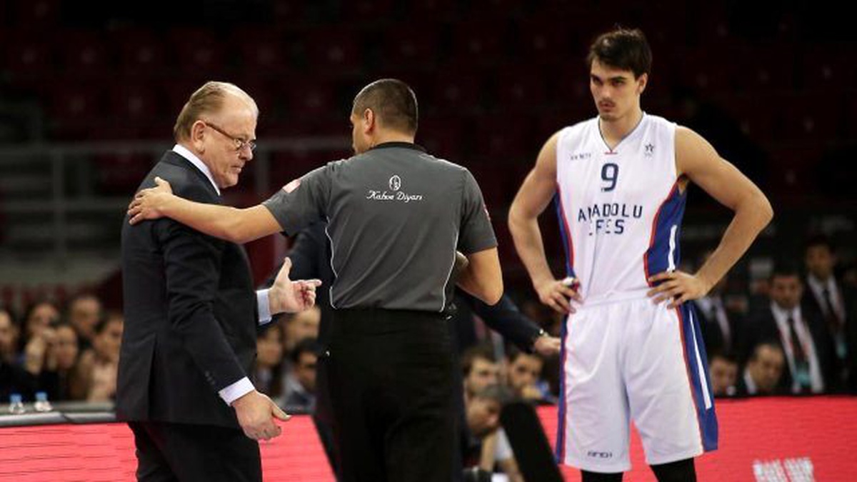 Türkiye Basketbol Ligi\'nde Yeni Lider Anadolu Efes