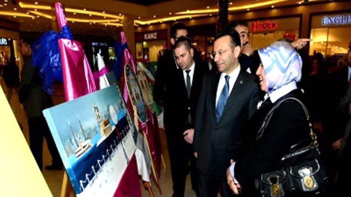 Vali Aksoy, Resim Sergisi Açılışına Katıldı