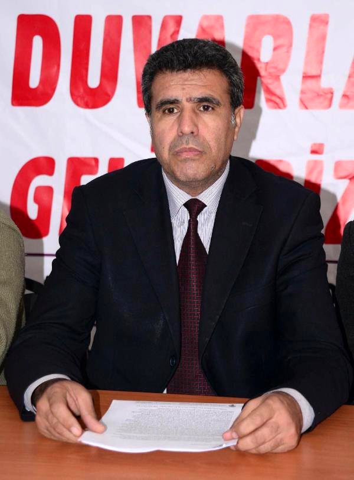 Vali Toprak\'a Basın Açıklaması Tepkisi