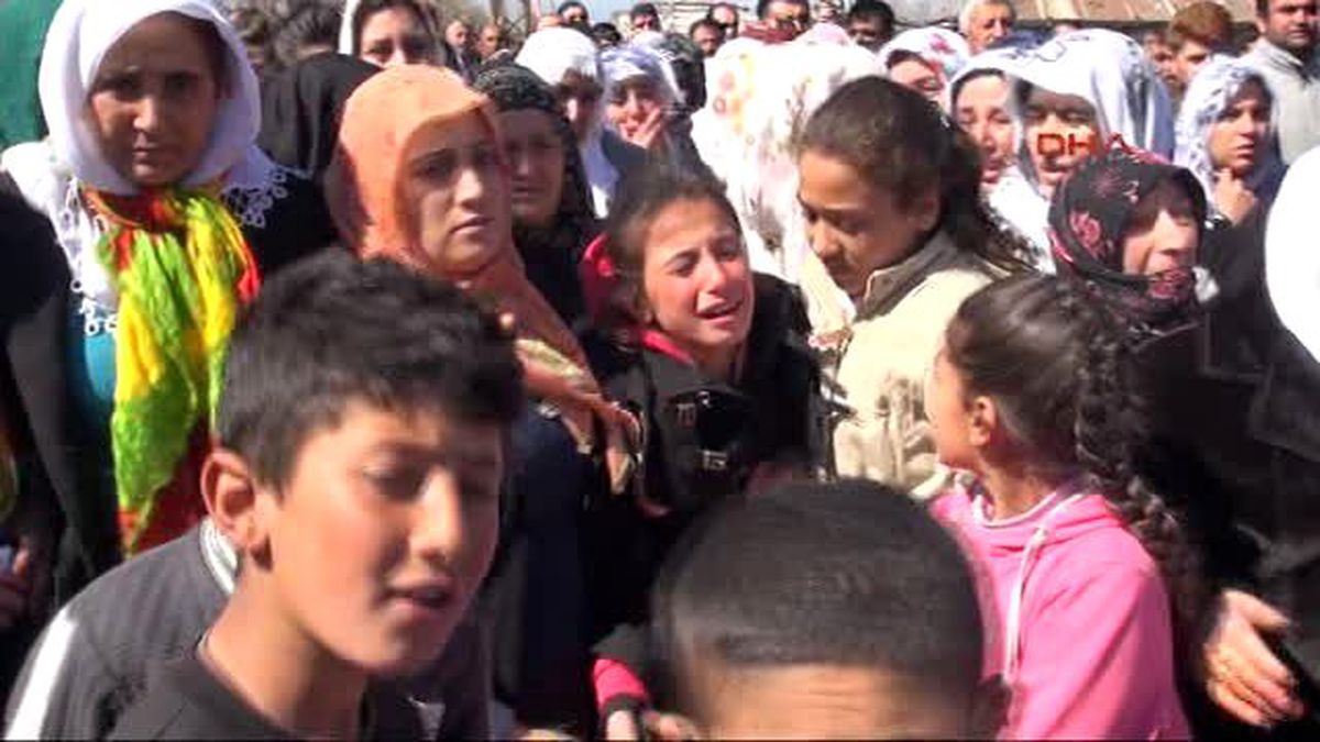 Van Kobani\'de Mayına Basan Belediye Çalışanları Toprağa Verildi