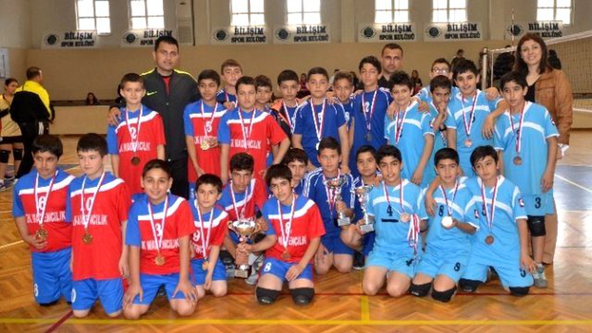 Adana\'da Okullararası Küçük Erkekler Voleybol Müsabakaları