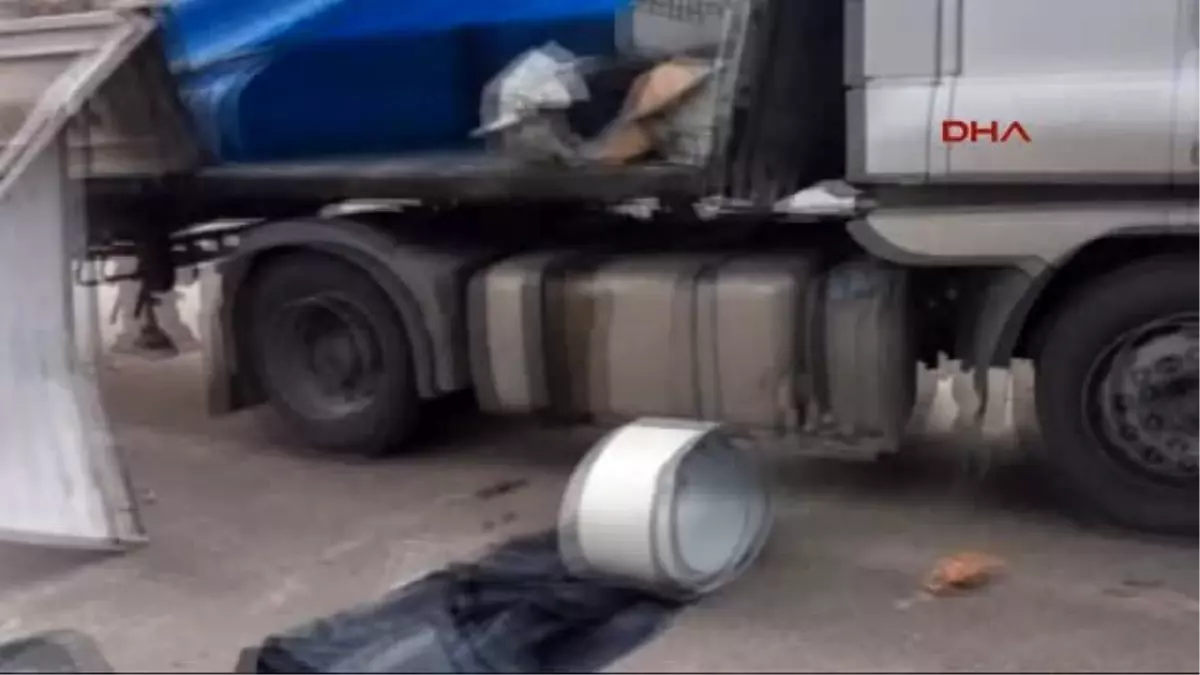 Akhisar Altı Tonluk Alüminyum Rulo Otomobilin Üzerine Düştü