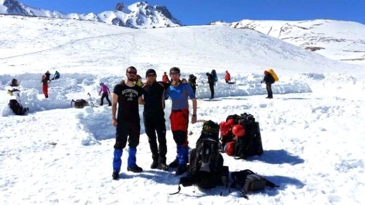 Akut\'tan Erciyes\'in Zirvelerinde Kış Dağcılığı Eğitimi