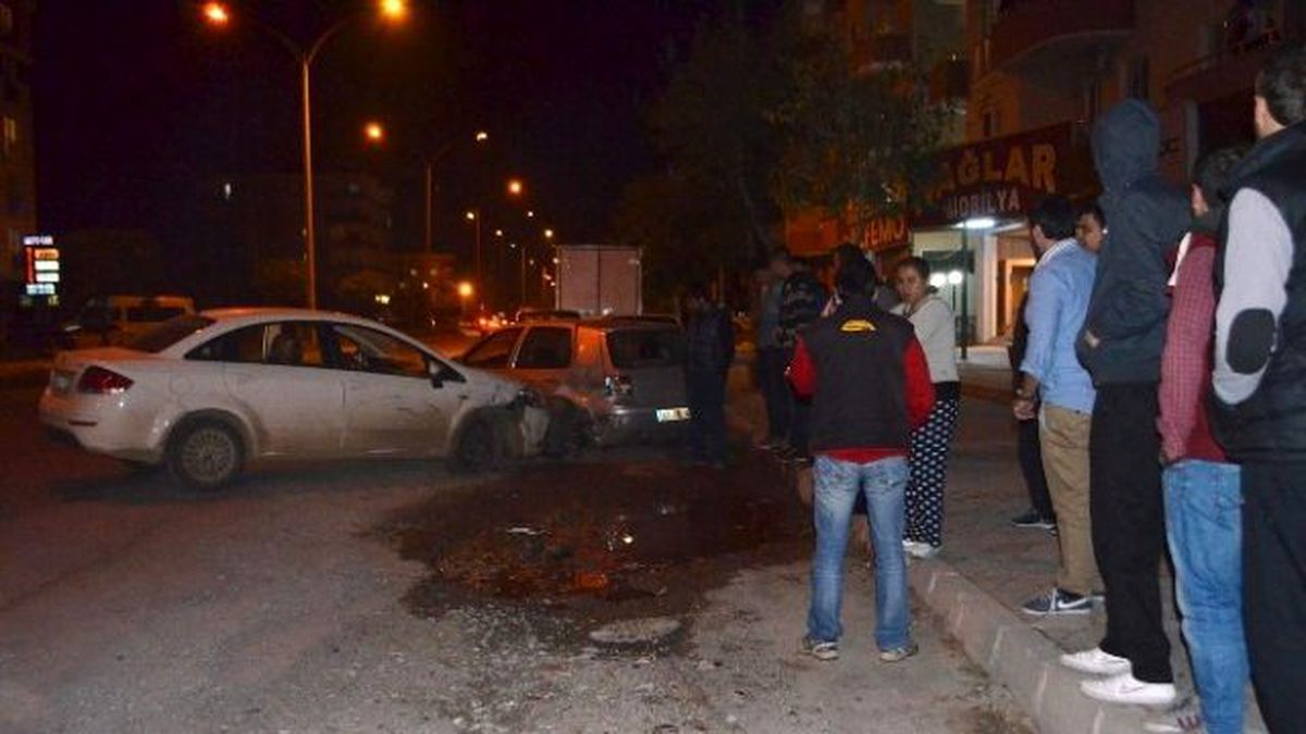 Alkollü Sürücü Park Halindeki Aracı Çarptı