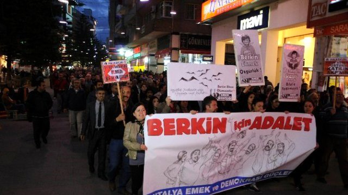 Berkin Elvan, Antalya\'da Dilek Feneri ve Mumlarla Anıldı