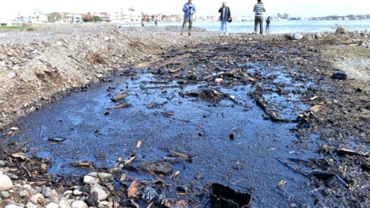 Petrol Atıklarını Toprağa Gömeceklerdi
