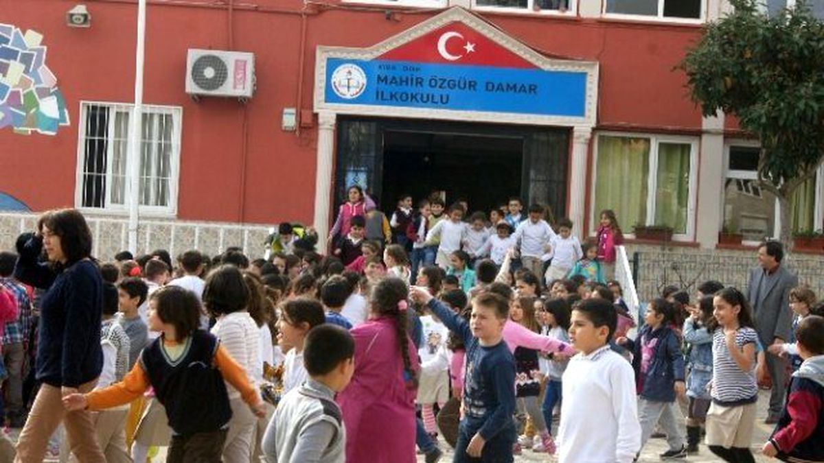 Didim Mahir Özgür Damar İlkokulu\'nda Sivil Savunma Tatbikatı
