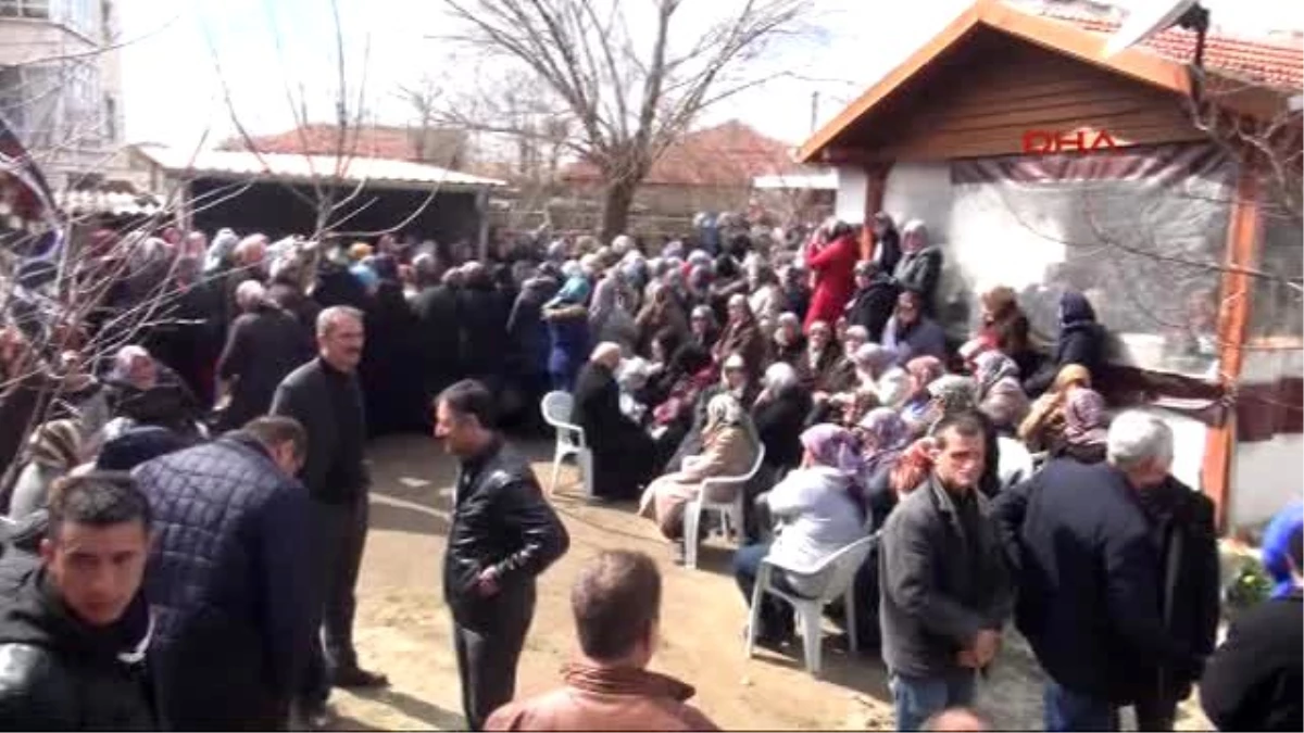 Edirne Kazada Ölen Anne ve Kızı Yan Yana Toprağa Verildi