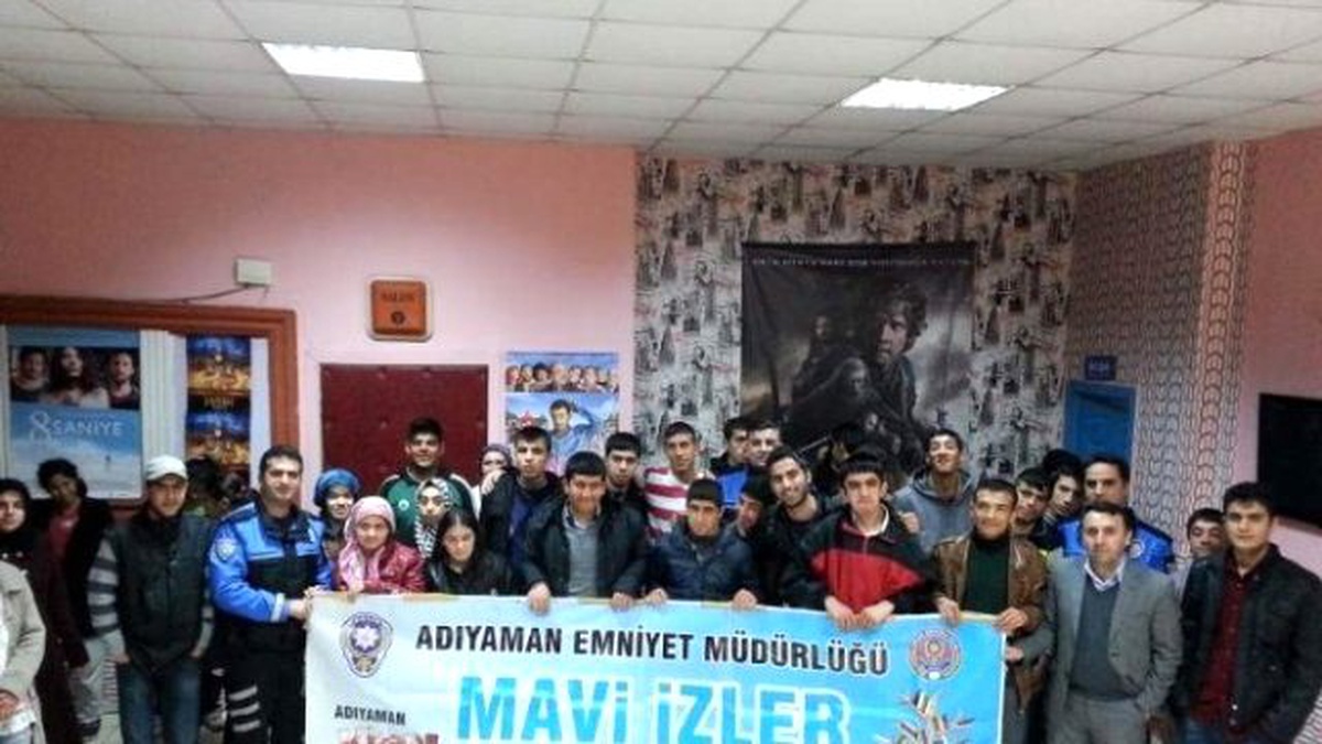 Emniyet\'ten Öğrencilere Sinema Gösterimi