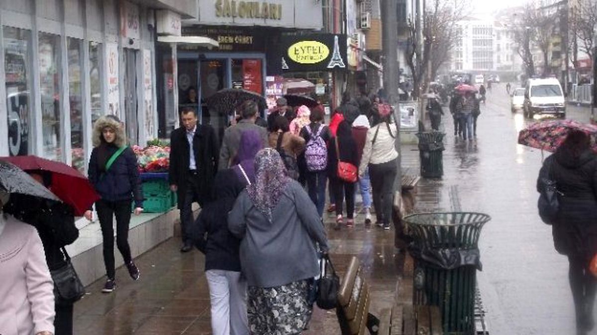 Eskişehir\'de Kısa Süreli Ani Yağmur