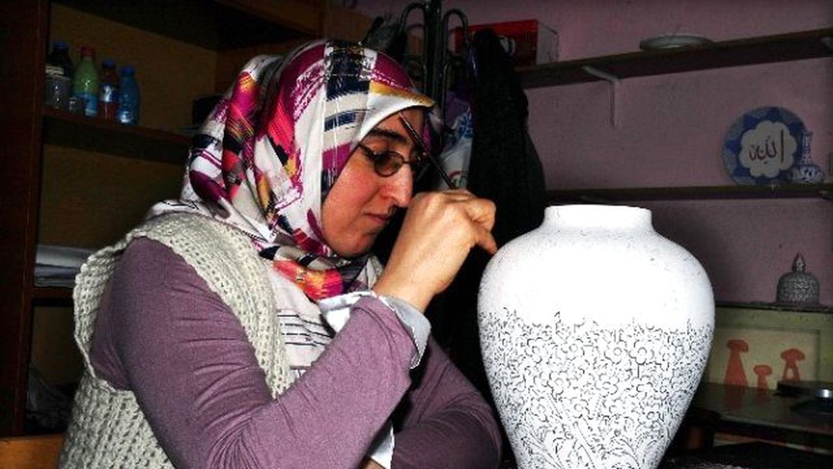 Ev Hanımları Çiniyle Geçimlerine Katkı Sağlıyor