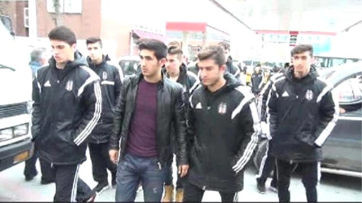 Genç Kalecinin Tabutunu Beşiktaşlı Eski Takım Arkadaşları Taşıdı