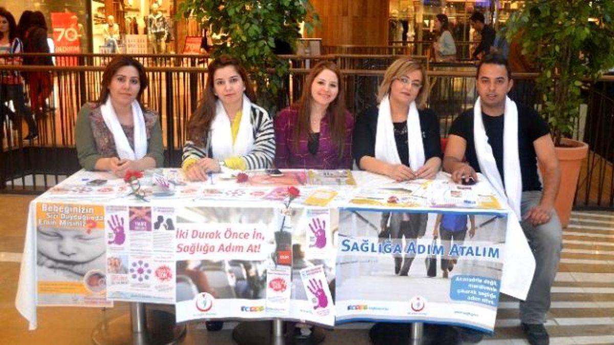 Halk Sağlığı Bilgilendirme Standı Piazza\'da Kuruldu