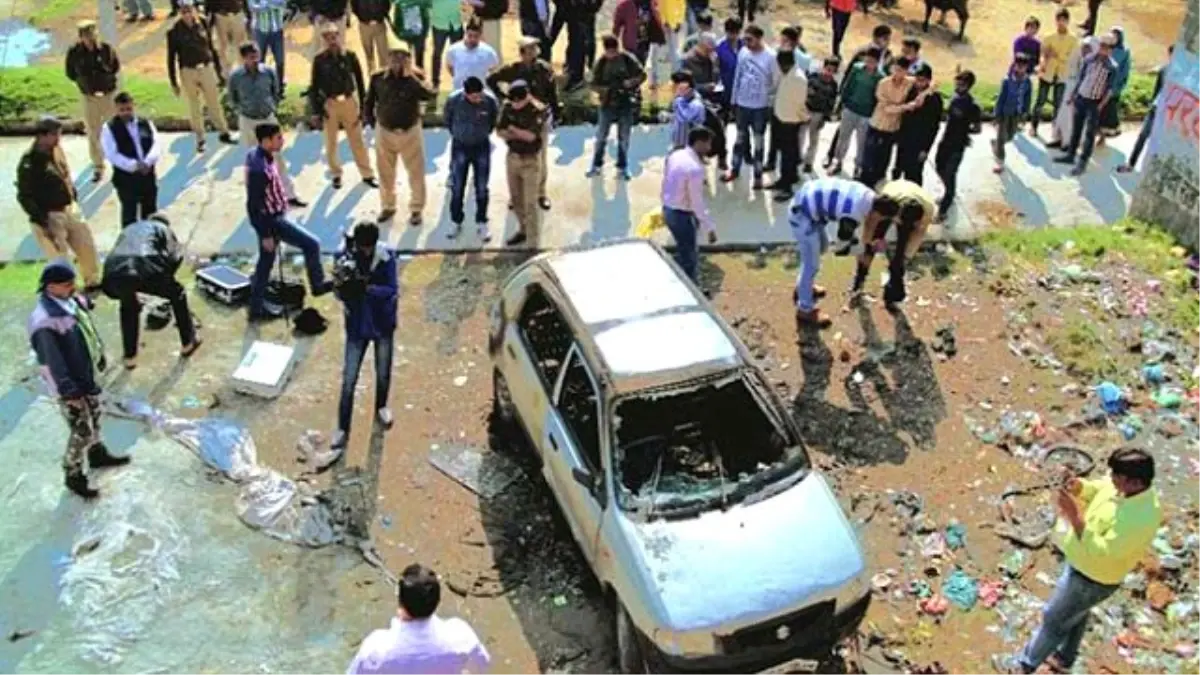 Müzik Dinlemek İçin Arabaya Binen 4 Çocuk Yanarak Öldü