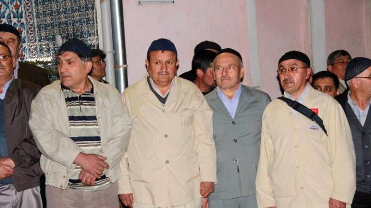Hisarcık\'ta 32 Kişilik Umre Kafilesi Dualarla Uğurlandı
