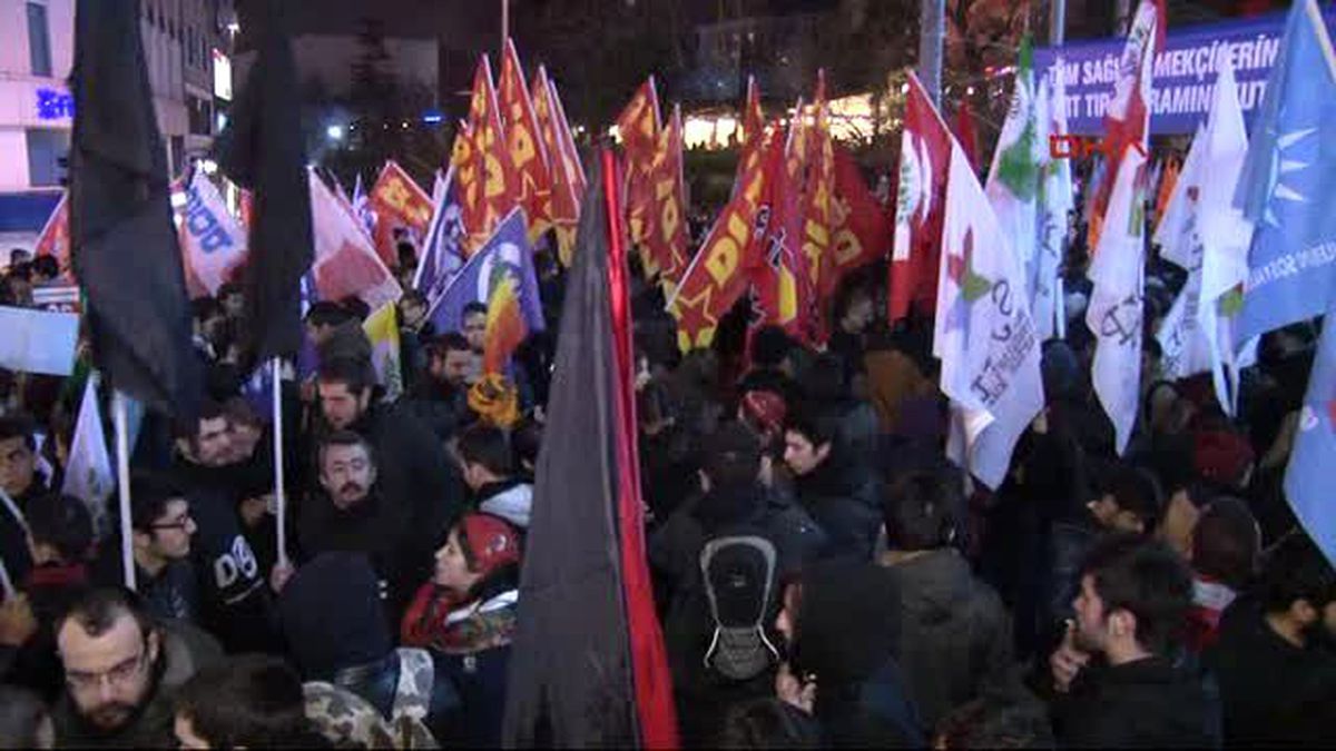 Kadıköy\'deki Berkin Elvan Eylemine Polis Müdahalesi