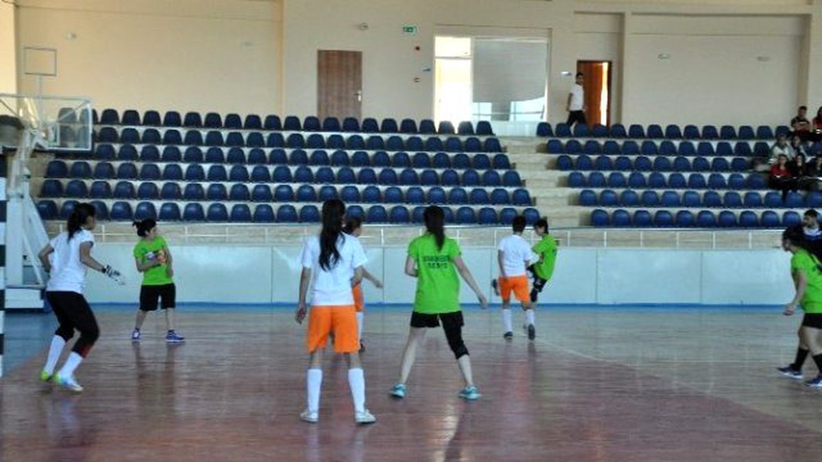 Kadınların Futsal Maçı Özgecan\'a Adandı